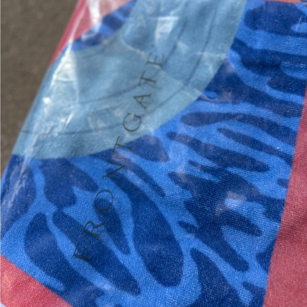 Frontgate Beach Towel - 40” x 72” - NWT - Picture 7 of 12